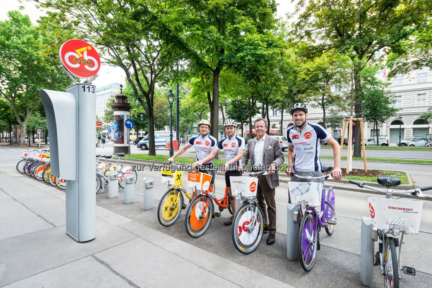 Markus Stadlbauer, Stefan Hagmair, Gewista CEO KR Karl Javurek, Christoph Wiesmeyr: Gewista Werbeges.m.b.H.: Mit dem Citybike von Bregenz nach Wien