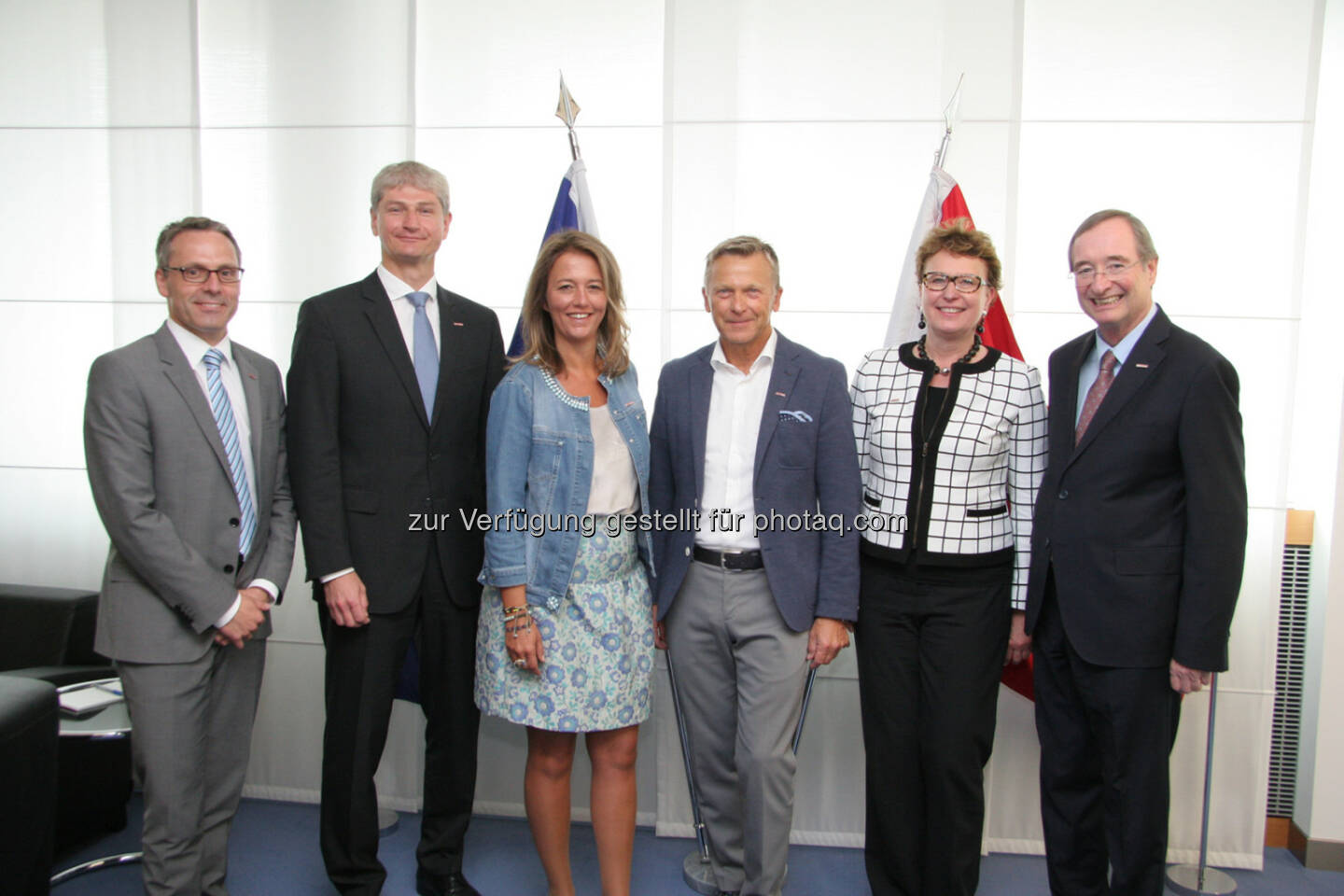 WKÖ-Präsident Leitl, Bettina Lorentschitsch (3.v.l.), Bundesspartengeschäftsführer René Tritscher (l.) und das neue Leitungsteam der Bundessparte Handel: Bundesspartenobmann Peter Buchmüller, Obmann-Stv.in Jutta Pemsel (2.v.r.), Obmann-Stv. Karl Pisec: Wirtschaftskammer Österreich: Neues Leitungsteam der Bundessparte Handel gewählt: Buchmüller folgt auf Lorentschitsch (C) WKÖ/Presse