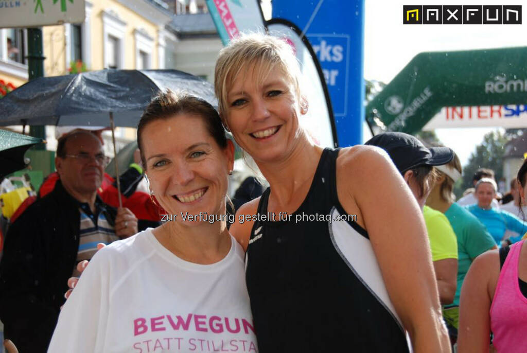 Rosenarcadelauf Tulln, Gabi Görtler (lauffrau.at), Anita Miedl, © MaxFun Sports (25.06.2015) 