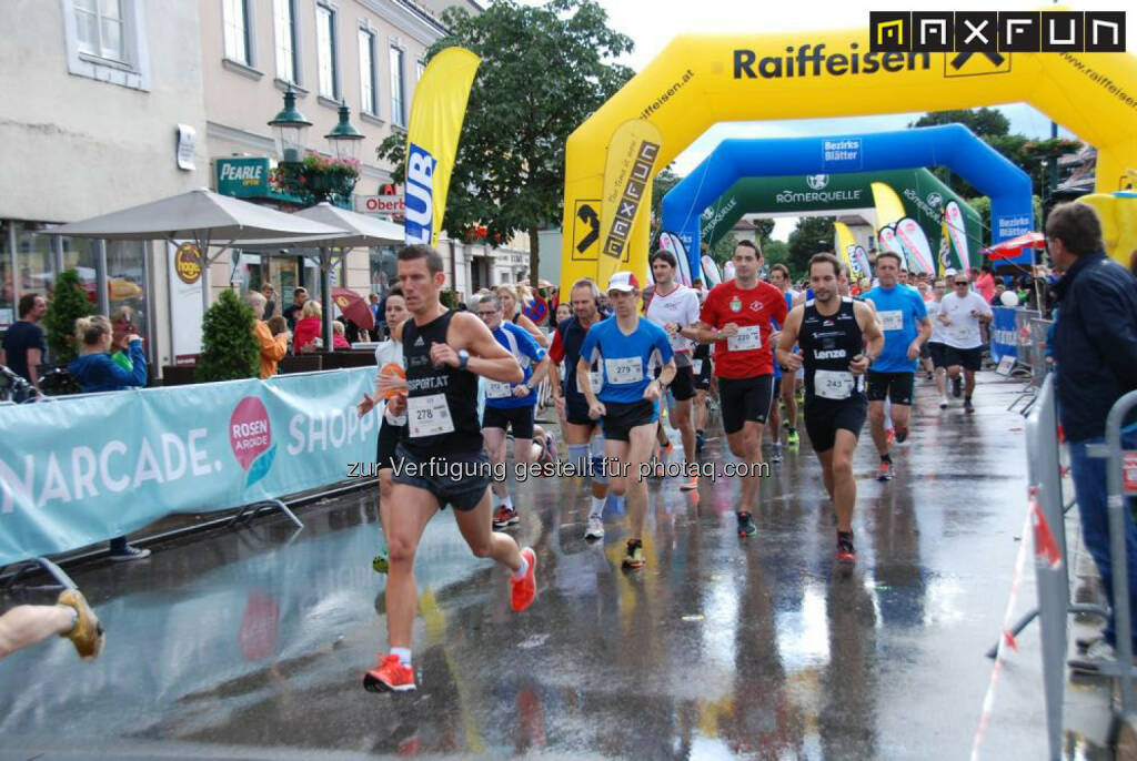 Rosenarcadelauf Tulln, Start, © MaxFun Sports (25.06.2015) 