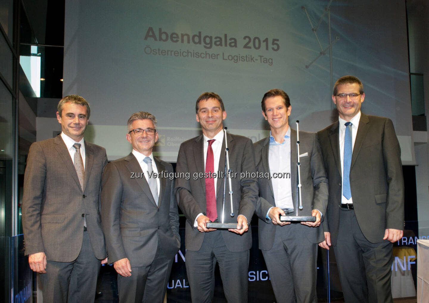 Heinrich Schaller (Generaldirektor Raiffeisenbank), Herbert Eibensteiner (Vorstand voestalpine), Peter Umundum (Vorstand Paket & Logistik Österreichische Post), Markus Böhm (Geschäftsführer Pfeiffer Holding), Franz Staberhofer (Obmann VNL): Österreichische Post AG: Post gewinnt Österreichischen Logistikpreis (C) Österreichische Post