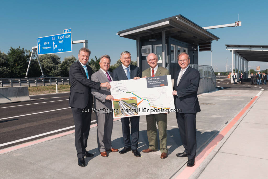 Klaus Schierhackl, Asfinag Vorstand; Hans Niessl, LH Bgld.; Alois Stöger, Verkehrsminister; Erwin Pröll, LH NÖ; Alois Schedl, Asfinag Vorstand: Asfinag: Asfinag: Neuer Verkehrs-Kontrollplatz Bruck in Betrieb – ein wichtiger Meilenstein für eine sichere A 4, (C) Asfinag, © Aussendung (25.06.2015) 