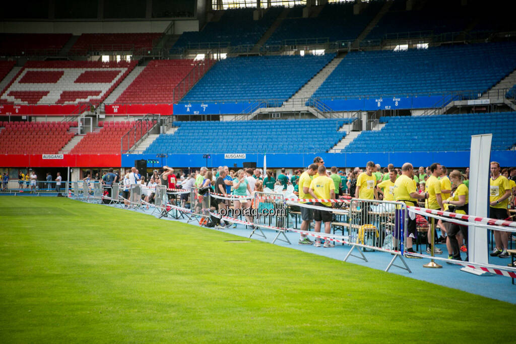 LCC Team- und Firmenlauf, © photaq/Ludwig Hartweger/Martina Draper/div.Handypics (26.06.2015) 