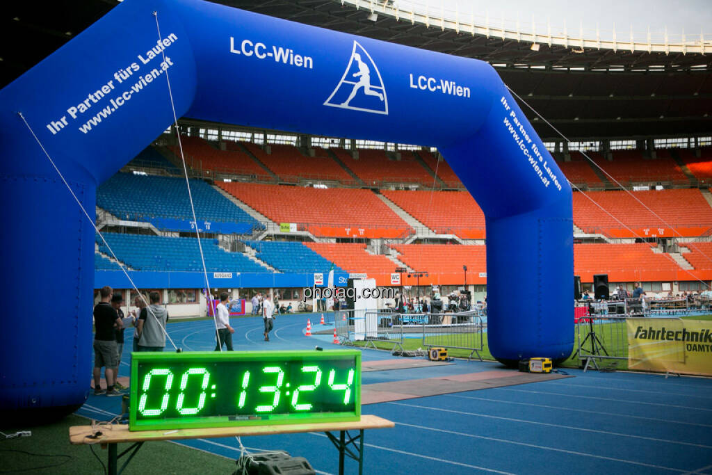 LCC Team- und Firmenlauf, Zeitnehmung, © photaq/Ludwig Hartweger/Martina Draper/div.Handypics (26.06.2015) 