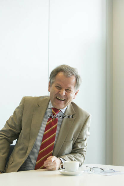 Eduard Zehetner (Immofinanz), lacht, © Martina Draper (15.12.2012) 