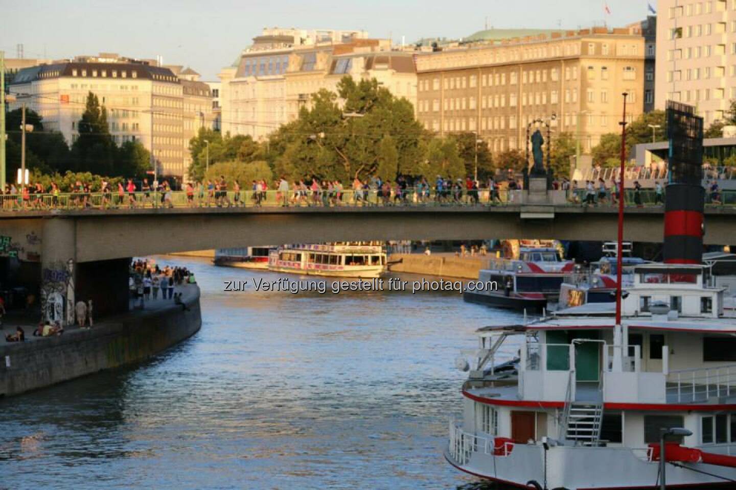 Donaukanal Brooks Run Happy Tour Wien