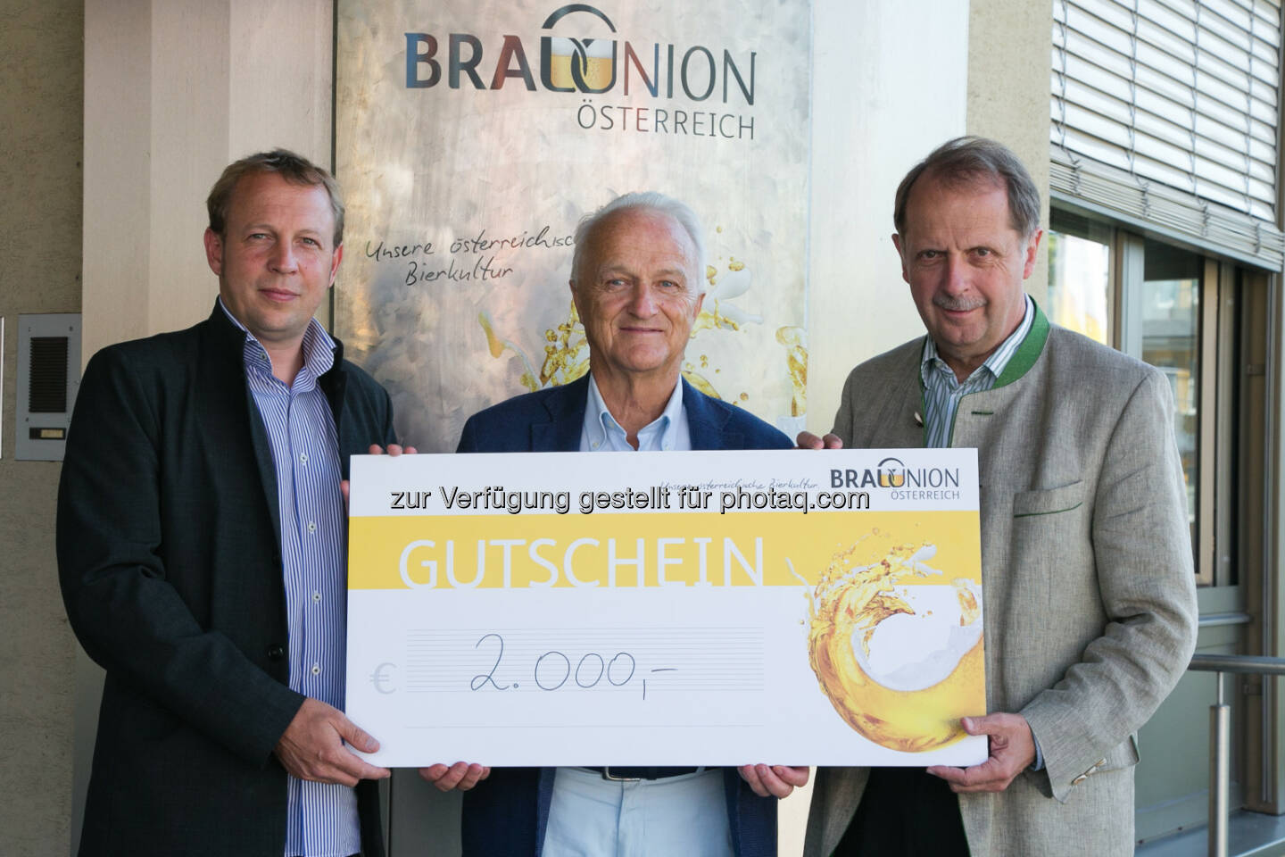 Gernot Koren, Geschäftsführer Pro Mente Oberösterreich; Werner Schöny, Vorstands-Vorsitzender Pro Mente Oberösterreich; Markus Liebl, Generaldirektor Brau Union Österreich: Brau Union Österreich AG: Erlöse Craft Bier Fest Linz: Brau Union Österreich spendet an Pro Mente (C) Brau Union