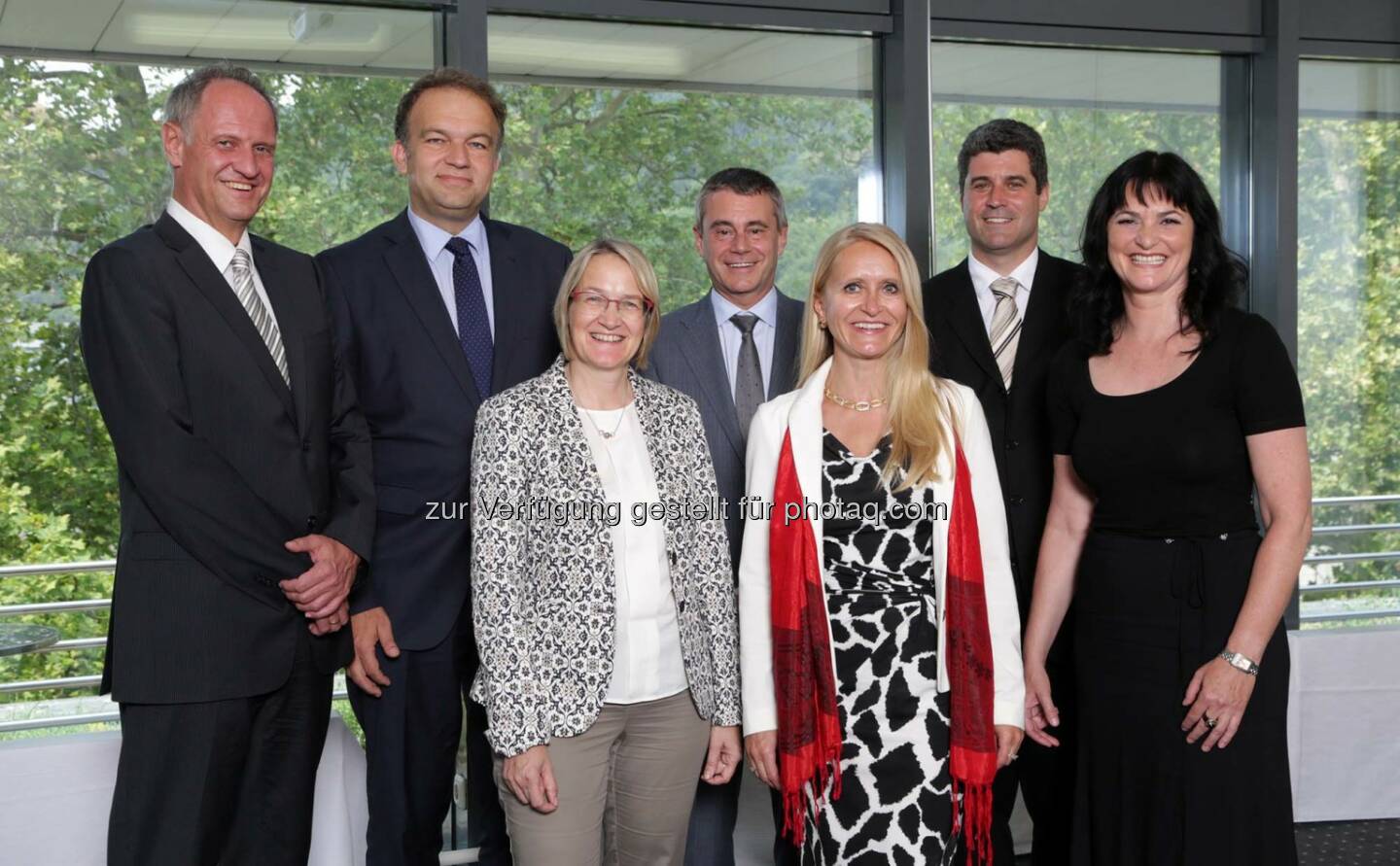 Andreas Janko (designierter Vizerektor für Lehre), Meinhard Lukas (designierter Rektor), Dorothea Greiling (designierte Vizerektorin für Personal, IT und Gender), Heinrich Schaller (Vorsitzender des Universitätsrates), Barbara Romauer (Vizerektorin für Finanzen), Andreas Ney (designierter Vizerektor für Forschung), Petra Apfalter (designierte Vizerektorin für den medizinischen Bereich und Dekanin der medizinischen Fakultät): Das neu gewählte Team der VizerektorInnen der JKU bis 2019