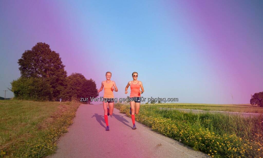 Sommer - Anna Hahner und Lisa Hahner, Hahnertwins, © <a href=