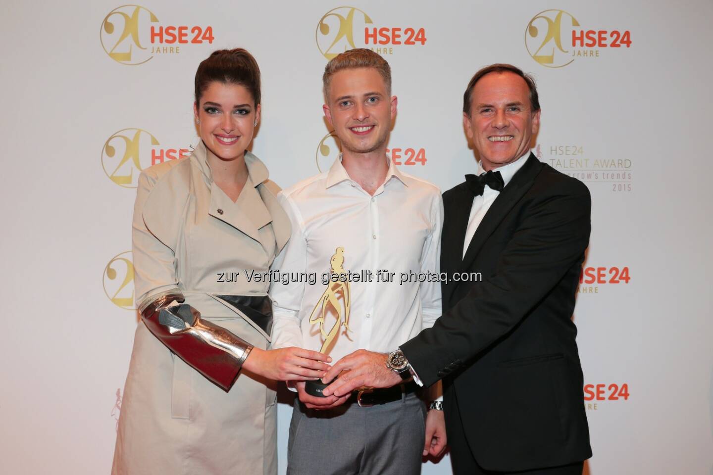 Marie Nasemann, Winner HSE24 Talent Award Lars Harre, Richard Reitzner, CEO HSE24: Nachwuchsdesigner Lars Harre gewinnt HSE24 Talent Award (C) HSE24