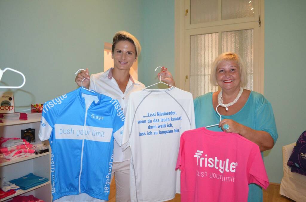 Tristyle Wear: Elisabeth Niedereder, Bezirksvorsteherin Martina Malyar (08.07.2015) 