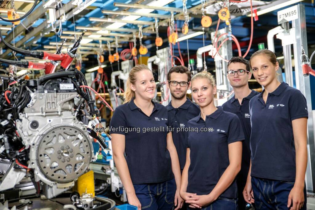 BMW Group Werk Steyr: 500 Ferialis starten durch. (c) BMW Motoren GmbH Steyr, © Aussendung (09.07.2015) 