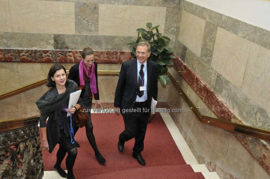 Ulrike Haidenthaller (Aktienforum), Wilhelm Rasinger (IVA, rechts) (15.12.2012) 