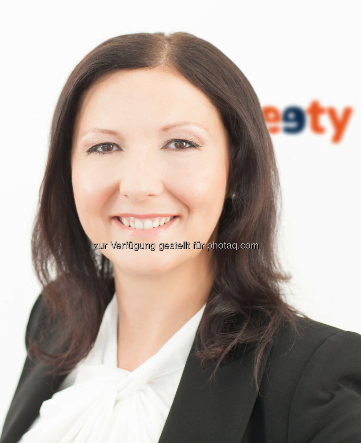 eety-Managerin Melanie Weber: eety-Telecommunications GmbH: Mobilfunkanbieter eety steigt in den Diskont-Markt ein. (C) eety