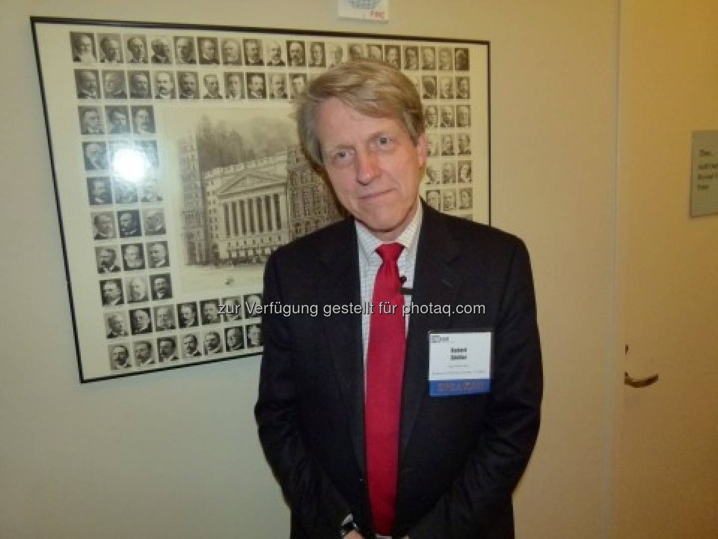 Robert Shiller, fotografiert und interviewt von Tim Schäfer, siehe http://www.christian-drastil.com/2013/03/12/was-robert-shiller-zum-hausermarkt-aktien-gold-sagt-tim-schaefer/