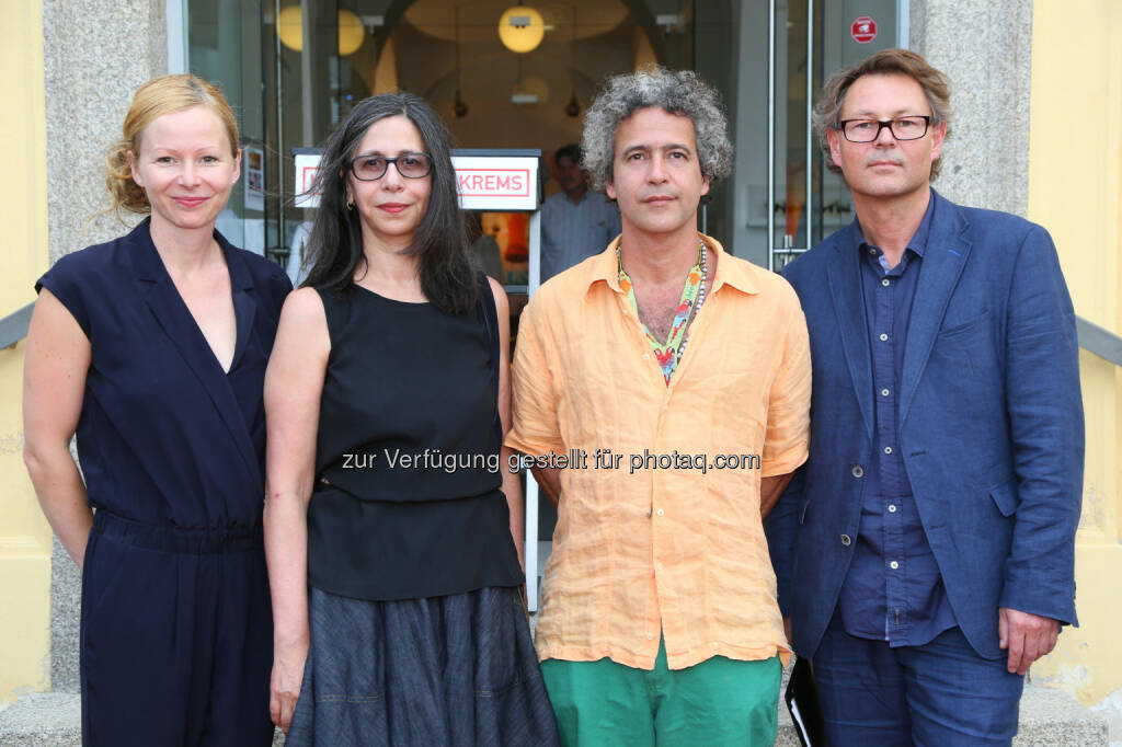 Verena Gamper (Kuratorin), Inés Lombardi (Künstlerin), Ernesto Neto (Künstler), Hans-Peter Wipplinger (Kurator, künstlerischer Leiter Kunsthalle Krems) : Brasilianischer Abend in der Kunsthalle Krems : Ausstellungen von Ernesto Neto und Inés Lombardi : © Ludwig Schedl/Fotocredit: Kunsthalle Krems/APA-Fotoservice/Schedl
, © Aussendung (19.07.2015) 