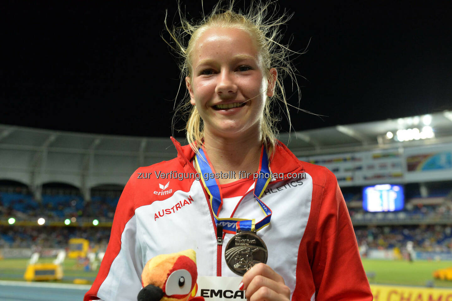 Sarah Lagger, Siegerehrung, Silber-Medaille, Siebenkampf, U18-WM Cali