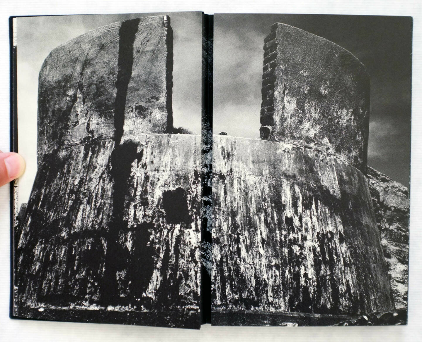 Kikuji Kawada - Chizu (The Map) (2005) 300-450 Euro http://josefchladek.com/book/kikuji_kawada_-_chizu_the_map