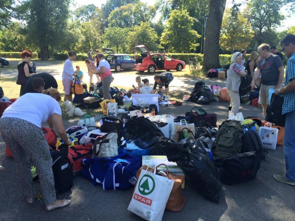 (Sport-)Sammlung für Flüchtlinge in Traiskirchen, © mit freundlicher Genehmigung von Tom Rottenberg (26.07.2015) 