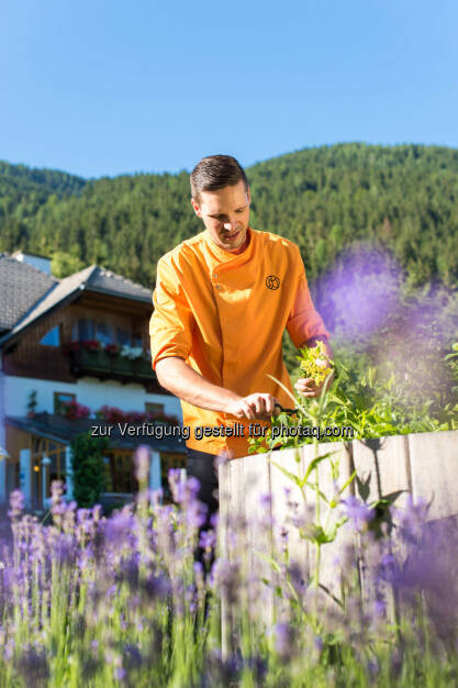 Wanderhotels - best alpine : Essbare Natur - Handgemacht und lokal - so schmeckt Natur am Besten. Brotbacken, Käsemachen, Kräuter sammeln : Fotograf: Franz Gerdl / Fotocredit: Franz Gerdl/Landhof/Wanderhotels, © Aussender (28.07.2015) 