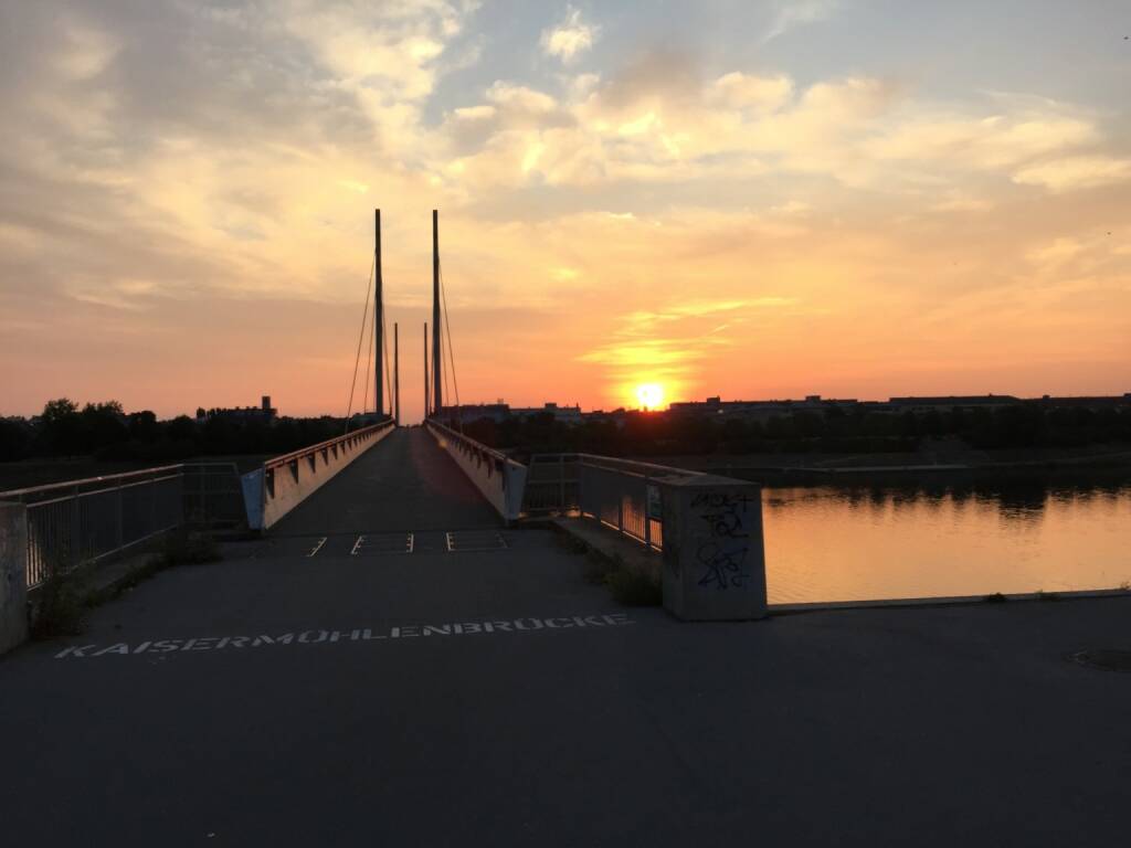 Da ist sie ja - Sonnenaufgang Neue Donau (28.07.2015)