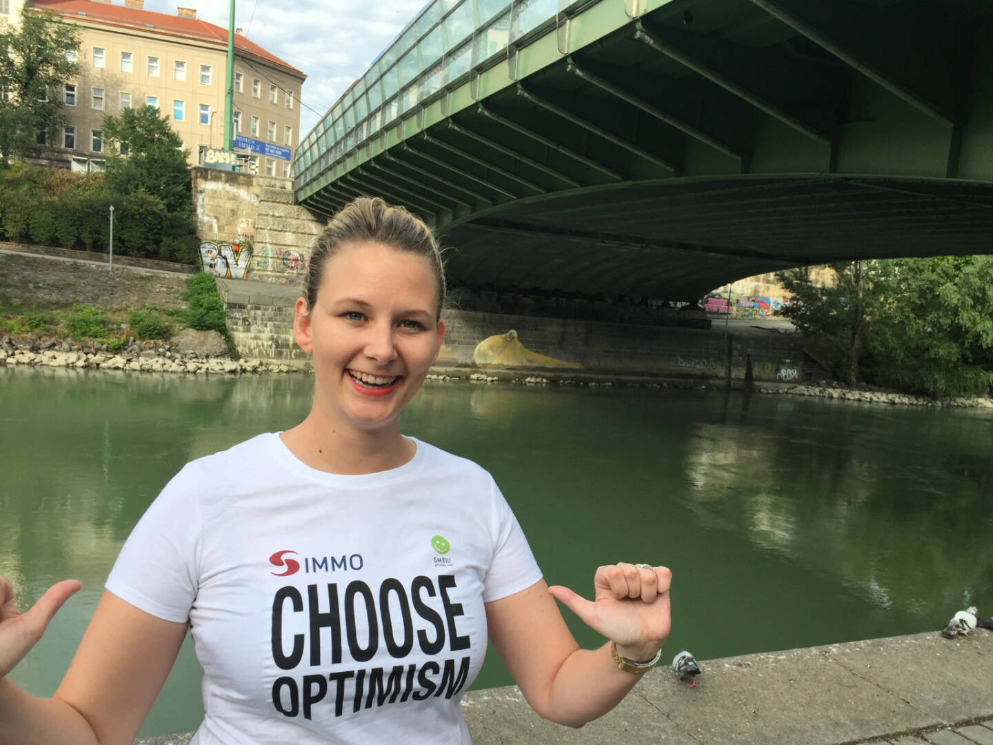  Julia Pleschke, smoonr, Choose Optimism, Shirt in der S Immo / Smeil-Edition