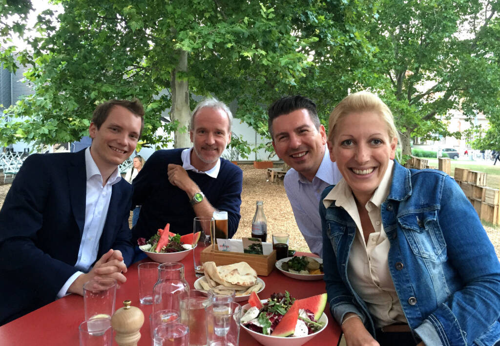 Mit 3x S Immo: Leonhard Steinmann, Christian Drastil, Bosko Skoko, Lisa Wagerer beim Heuer am Karlsplatz (30.07.2015) 