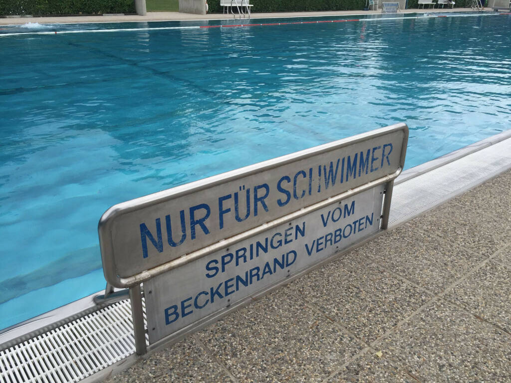 Akademie Bad Wr. Neustadt Nur für Schwimmer - Springen vom Beckenrand verboten (30.07.2015) 