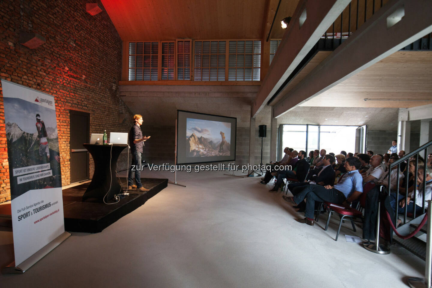 Panzerhalle Salzburg: Gelungene Premiere des 1. Sports & Tourism Summit : Ziel ist die Zusammenführung der beiden Welten aus Sport und Tourismus : Fotograf: Sportalpen Marketing Fotocredit: Sportalpen GmbH