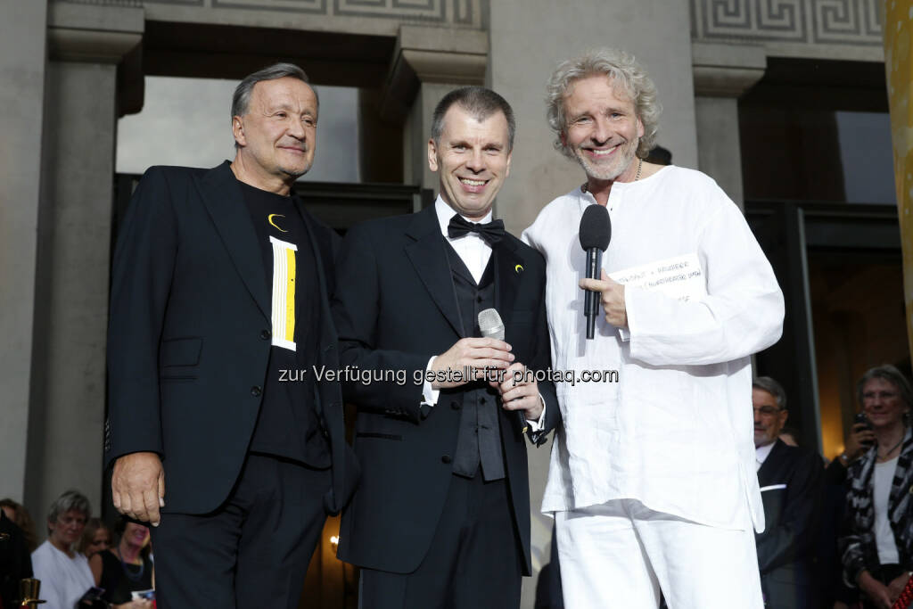 Nikolaus Bachler (Intendant der Bayerischen Staatsoper), Peter Mey (BMW München), Thomas Gottschalk, 31.07.2015 : „Oper für alle“ 2015 unter freiem Himmel in der Münchner Innenstadt. Live-Opernübertragung von „Manon Lescaut“ beschließt die Münchner Opernfestspiele 2015 :  © BMW Group, © Aussendung (03.08.2015) 