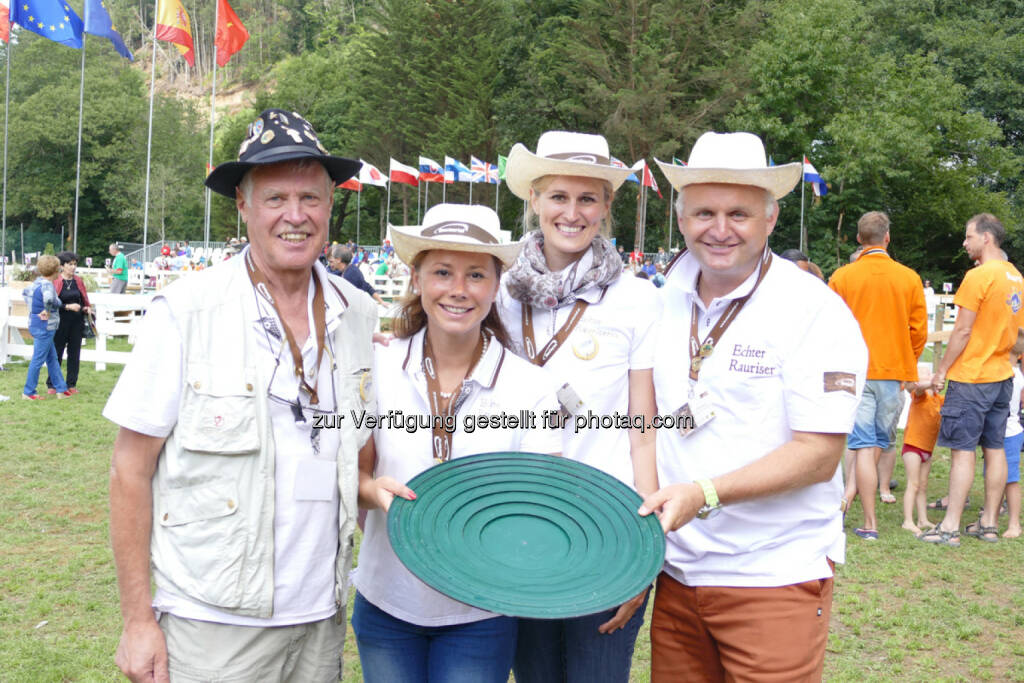 Josef Haslinger, Alexandra Fankhauser, Verena Junger, Christian Wörister : Ferienregion Nationalpark Hohe Tauern GmbH : Raurisertal als Candidate City 2019 für Goldwasch WM nominiert : Unter Goldwäschern hat sich Rauris bereits in den Achtziger-und Neunziger-Jahren als Austragungsort der Weltmeisterschaften (1986 und 1994) einen Namen gemacht : © fnpht, © Aussender (07.08.2015) 