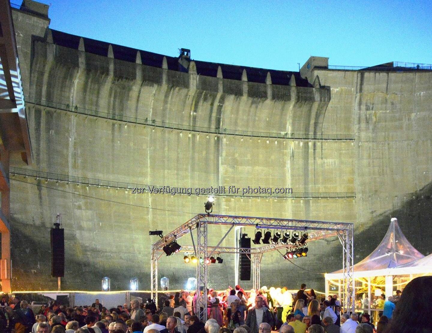 Am 9. August laden wir euch alle herzlich zum EVN Open Air Familienkonzert beim Kraftwerk Ottenstein ein. Wir haben tolles Programm für euch vorbereitet, mit Laura Kamhuber, Marcel Bedernik, Bernard Mattee, Melissa Naschenweng, und der Scottish SuperTroopers Abba Tribute. Ab 16 Uhr geht's los! Auf eine schöne Zeit :)  Source: http://facebook.com/EVN