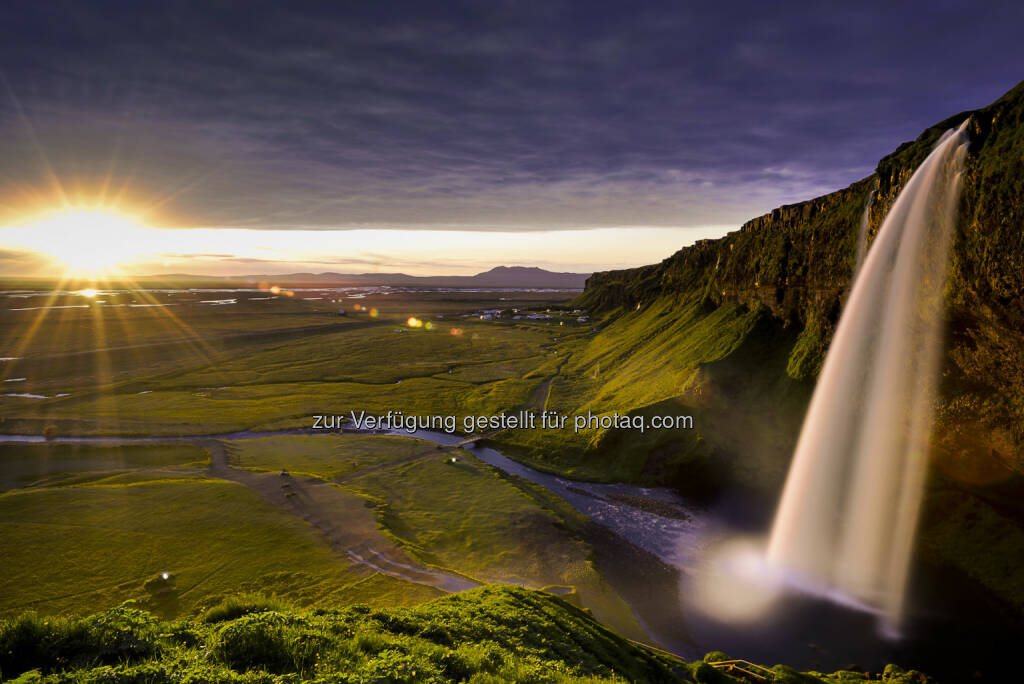 Seljalandsfoss (Island) : Photo+Adventure, Messe & Festival für Foto- & Reisethemen am 21. und 22. November 2015 in der Messe Wien : heuer mit erweitertem Reise-Vortragsprogramm & Schwerpunktthema Reisefotografie : © Island/Dirk Bleyer/Dirk Bleyer, © Aussender (13.08.2015) 