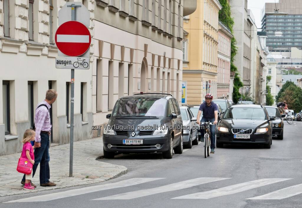 Kinder im Straßenverkehr : Allgemeine Unfallversicherungsanstalt : schon jetzt mit dem Schulwegtraining beginnen, Schulweg üben, Wegunfälle vermeiden :  © auva, © GEPA/Sporthilfe (13.08.2015) 