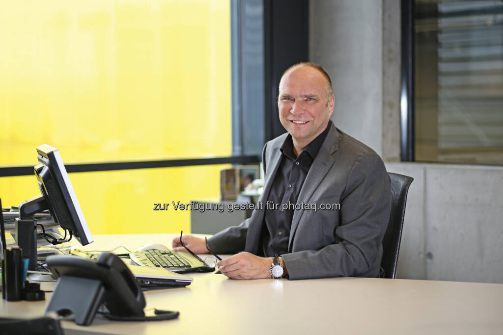 Gerald Hanisch : Mit dem Geschäftsmodell des mobilen und nachhaltigen Bauschuttrecyclings hat Rubble Master den internationalen Markt erobert. Mit einer Exportquote von 92% im Geschäftsjahr 2014, konnte das oberösterreichische Unternehmen einen Gesamtumsatz von 44,8 Millionen Euro erwirtschaften. Damit steigerte sich der Umsatz um 12% gegenüber 2013. Und auch die Zwischenbilanz für 2015 zeigt in diese positive Richtung : (c) Rubble Master, © Aussender (17.08.2015) 