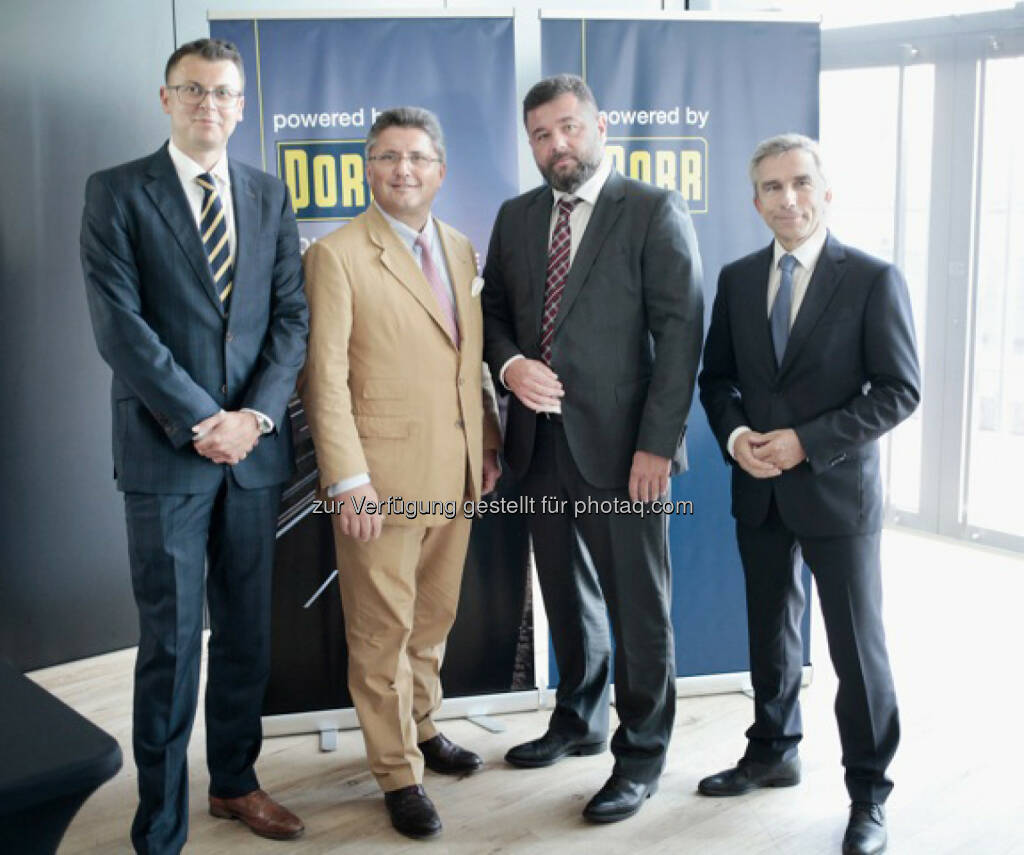 Jakub Chojnacki (CFO Porr Polska Infrastructure), Karl-Heinz Strauss (CEO Porr AG), Piotr Kledzik (CEO Porr Polska Infrastructure), Hans Wenkenbach (COO Porr AG): Porr baut bei ihrem Wachstumskurs in Polen auf lokale Experten. (C) Porr AG, © Aussendung (17.08.2015) 