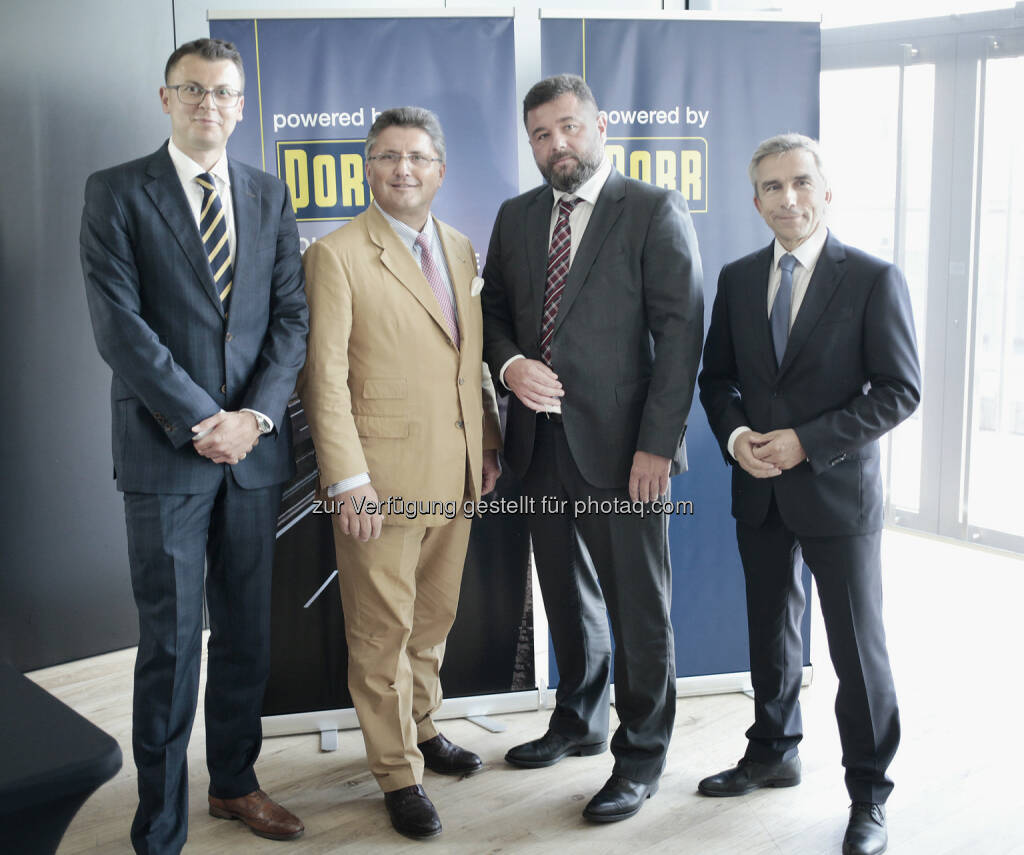 Jakub Chojnacki (CFO Porr Polska Infrastructure), Karl-Heinz Strauss (CEO Porr AG), Piotr Kledzik (CEO Porr Polska Infrastructure), Hans Wenkenbach (COO Porr AG) : Porr baut bei ihrem Wachstumskurs in Polen auf lokale Experten : © Porr, © Aussendung (18.08.2015) 