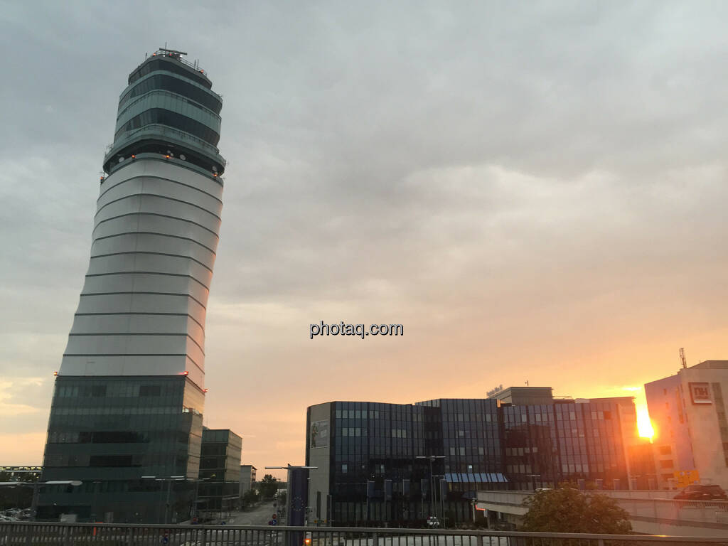 Flughafen Wien AG, Vienna International Airport, Sonne, Tower, © photaq.com (21.08.2015) 