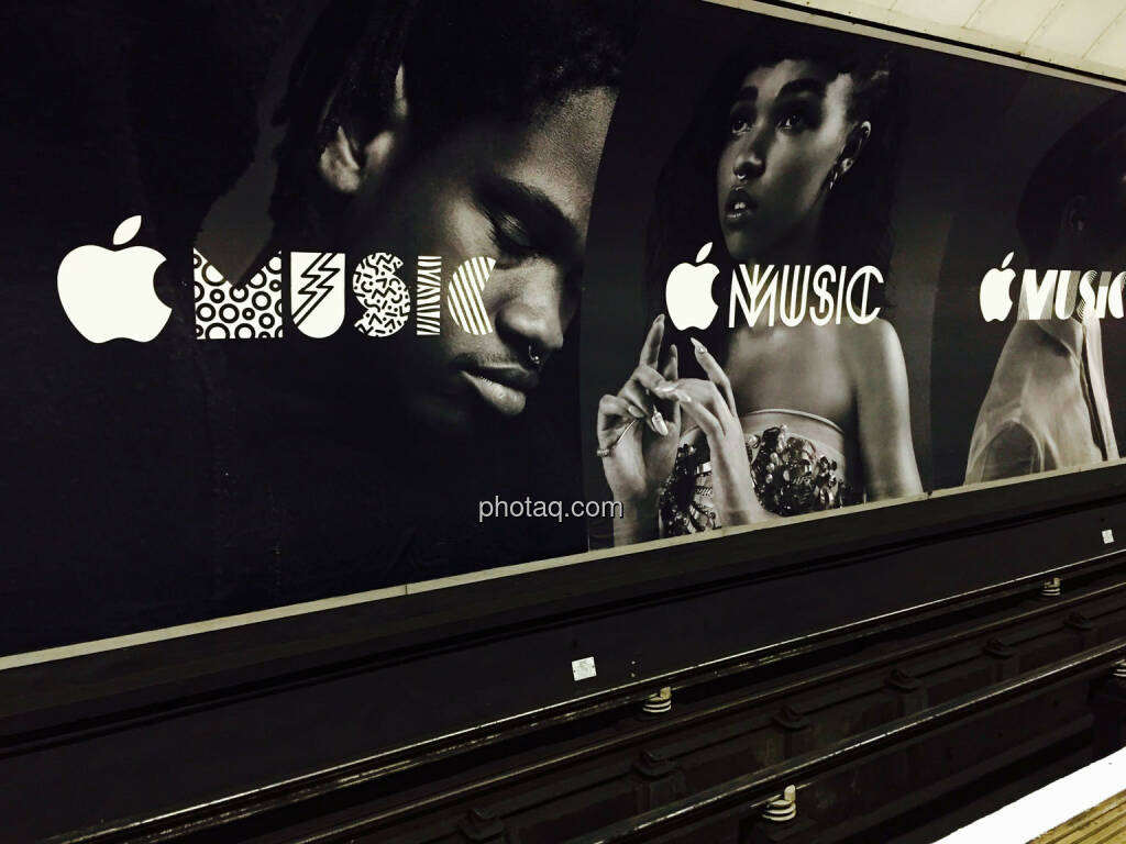 Apple, Apple Music, Werbeplakat, © photaq.com (21.08.2015) 