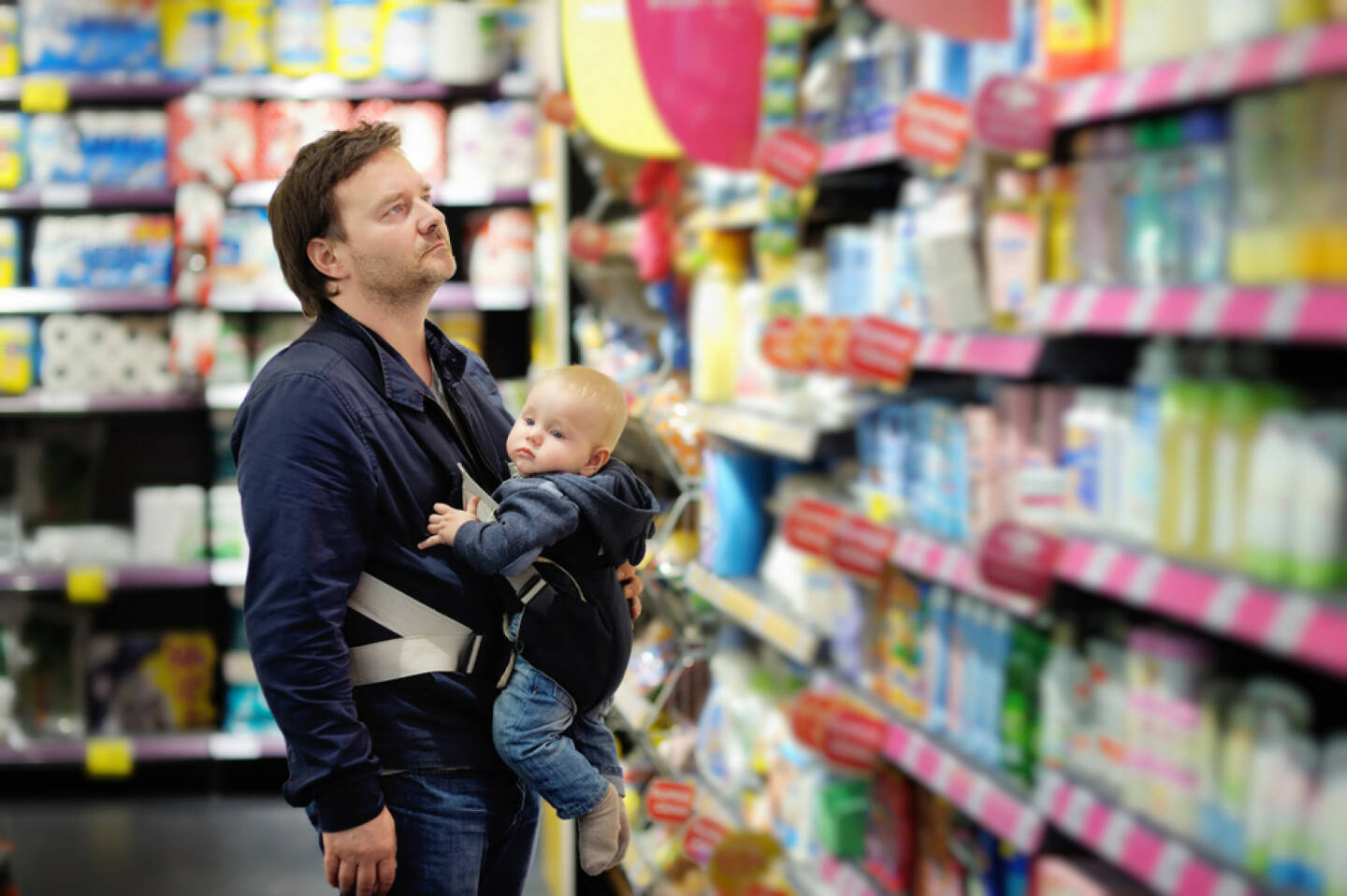 Windeln, Pflegeprodukte, Baby, Konsumgüter, Geschäft, kaufen, Vater, Eltern, http://www.shutterstock.com/de/pic-296800304/stock-photo-father-and-his-son-at-supermarket.html