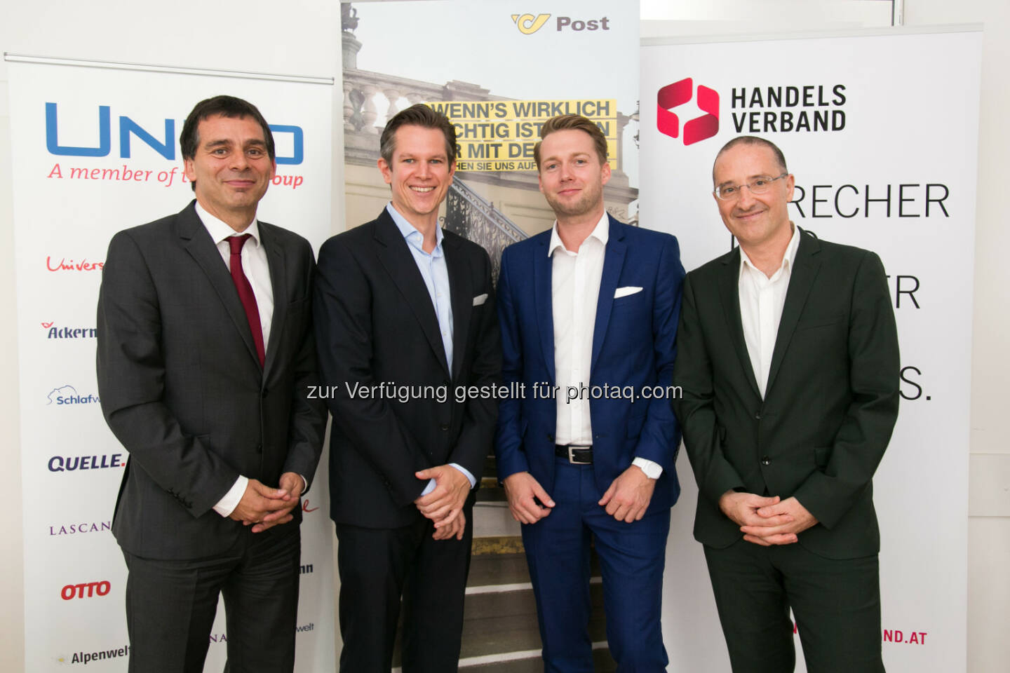 Peter Umundum (Vorst. Paket & Logistik, Österr. Post), Markus Böhm (GF Pfeiffer Handels GmbH & Pfeiffer New Solutions GmbH), Rainer Will (GF Handelsverband), Harald Gutschi (Sprecher der Geschäftsführung Unito/otto group Österr.) : Neue Logistik-Lösungen für die Letzte Meile im boomenden Online-Handel : Durch Samstagszustellung, Lebensmittelversand und exakte Zustellzeitfenser attraktiviert die Post das Kundenangebot für Händler in Österreich : © Fotograf: Arman Rastegar/Fotocredit: Handelsverband