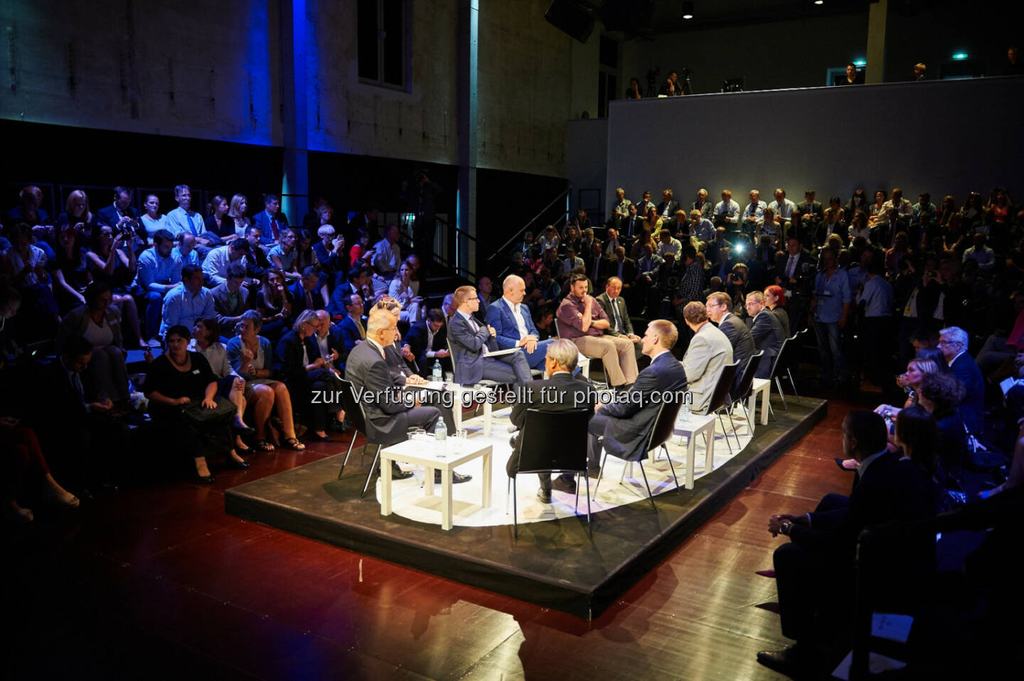 Civil Society Forum in der ehemaligen Ankerbrotfabrik in Wien : Vertreter aus Politik und Zivilgesellschaft diskutieren auf Augenhöhe : Zivilgesellschaft des Westbalkans richtet ihre Forderungen an Europas führende Politiker : Sicherung der Meinungsfreiheit, Schaffung von Arbeitsplätzen und Wohlstand, Stärkung der regionalen Zusammenarbeit : © Marcel Billaudet/Fotocredit: Erste Stiftung