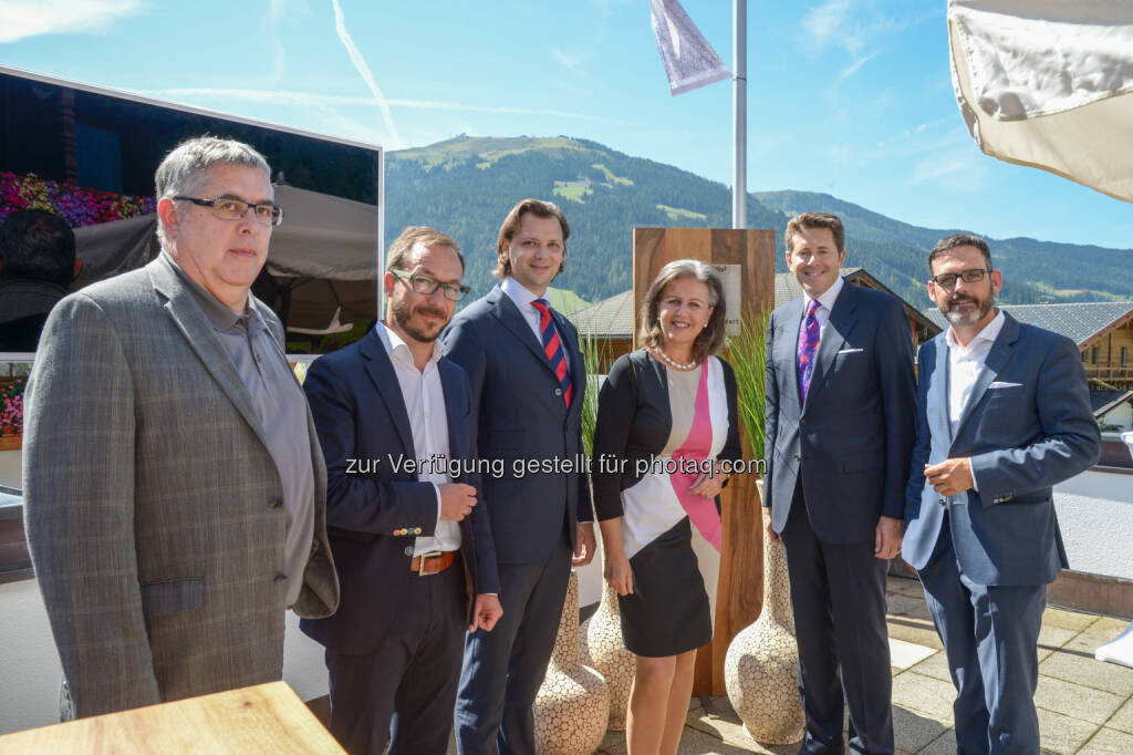 Walter Steiner (General Solutions), Thomas Jäger (Alpes Technologies), Johannes Holfeld (Holfeld & Grimm GnbR), Patrizia Zoller-Frischauf (Tiroler Landesregierung), Harald Mahrer (bmwfw), Harald Gohm (Standortagentur Tirol) : Alpbach : Technologieland Tirol präsentiert Rekorde und Kurs : Tirol erzielt Forschungsquote von 3,14 Prozent und eine kräftige Steigerung der Forschungsausgaben mit einer starken angewandten Forschung : Der aktuellen F&E-Erhebung der Statistik Austria zufolge klettert die Forschungsquote in Tirol auf 3,14 Prozent,  weit über den EU-Schnitt : © Fotograf: Harald Kantschieder/Fotocredit: Standortagentur Tirol, © Aussender (27.08.2015) 