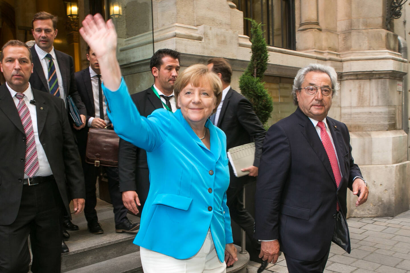Angela Merkel, winken, lächeln
