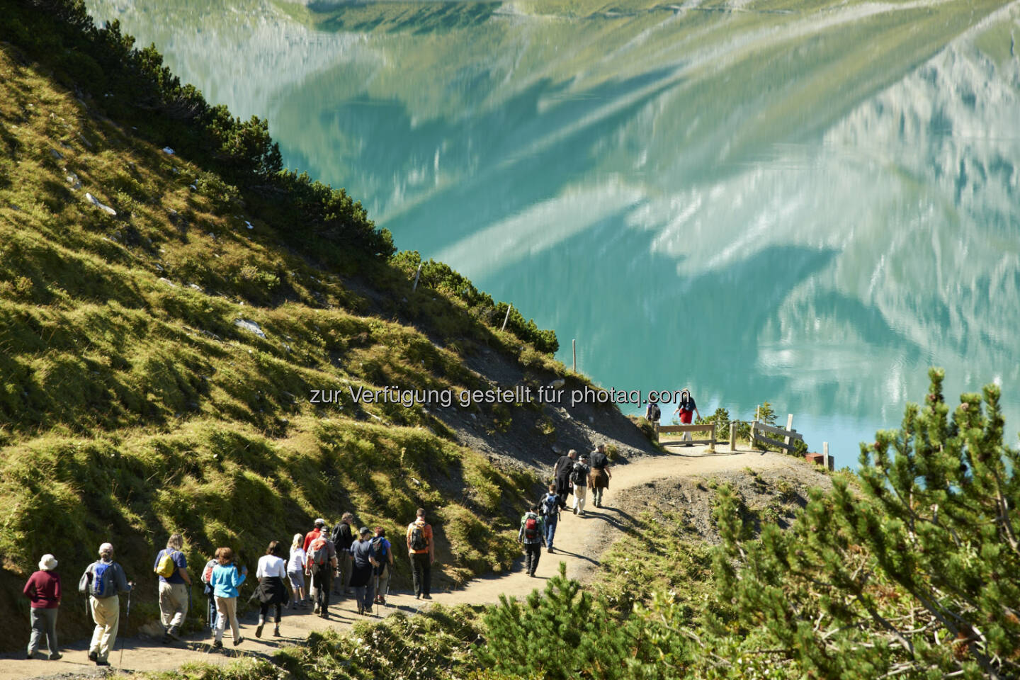 Lünersee : berge.hören – Gaumenschmaus, Kulturgenuss und Wanderlust : Ein kulturelles Wellnessprogramm für Augen, Ohren und Gaumen : Das erfolgreiche Konzept der Kultur- und Genusswanderungen ist eine perfekte Mischung aus Entspannung, körperlicher Aktivität sowie musikalischer und kulinarischer Höhepunkte. Außergewöhnliche Musiker und Künstler begleiten die Gäste zu den schönsten Berghütten in Bludenz und Umgebung : Fotograf: Christa Engstler/Fotocredit: Bludenz Kultur gGmbH