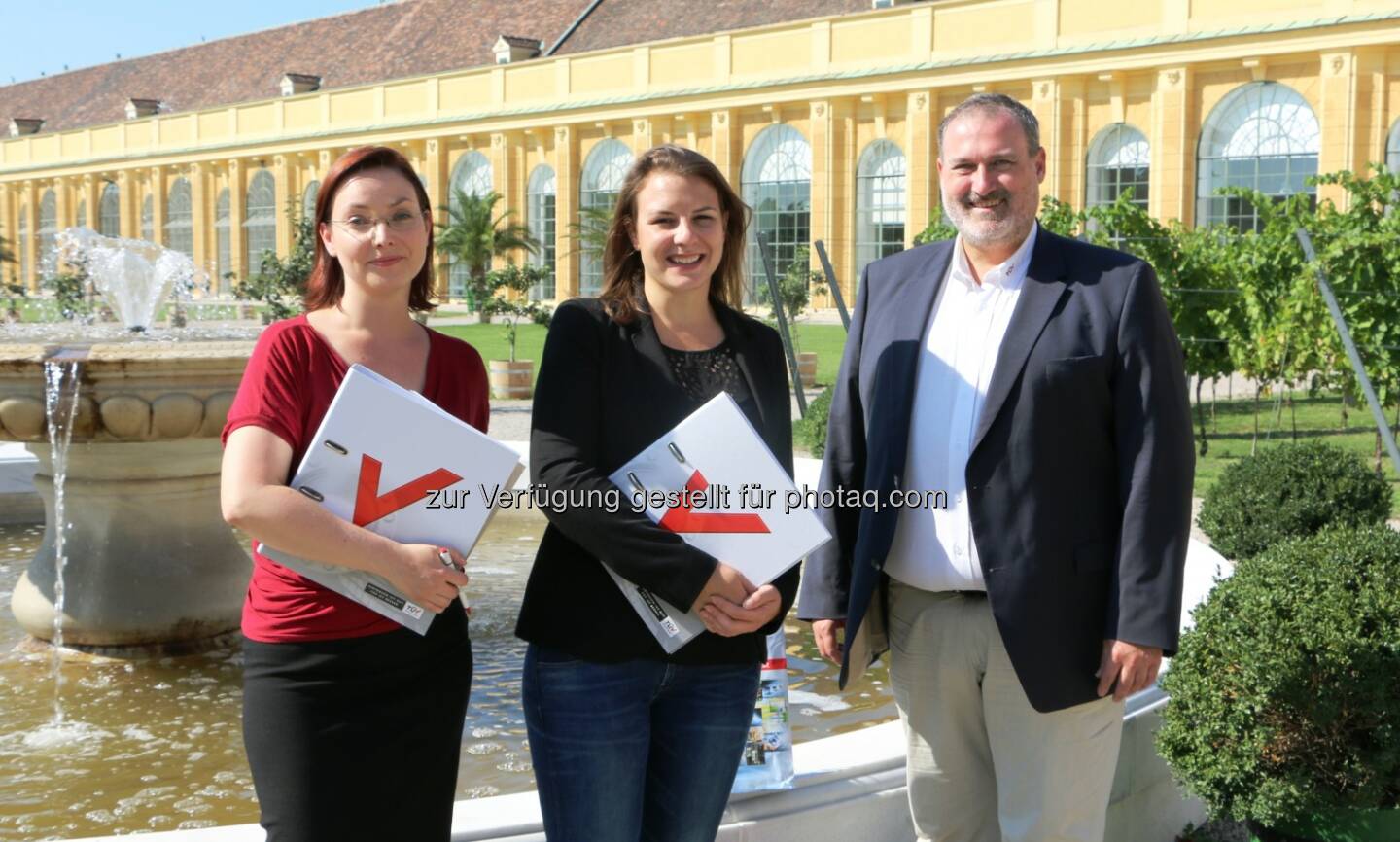 Susanne Loidl (Veranstaltungsorganisation Qualitätsmanagement), Stefanie Kirchhof ( Programmverantwortung Qualitätsmanagement), Thomas Rochowansky (Leiter Lerndienstleistungen TÜV Austria Akademie) : Zeit für Veränderung : Der TÜV Austria Qualitätstag 2015 befasst sich ganzheitlich mit den Veränderungen, welche die ISO 9001:2015 für Unternehmen bringt : Fotograf: Nina Munk/Fotocredit: TÜV Austria Akademie