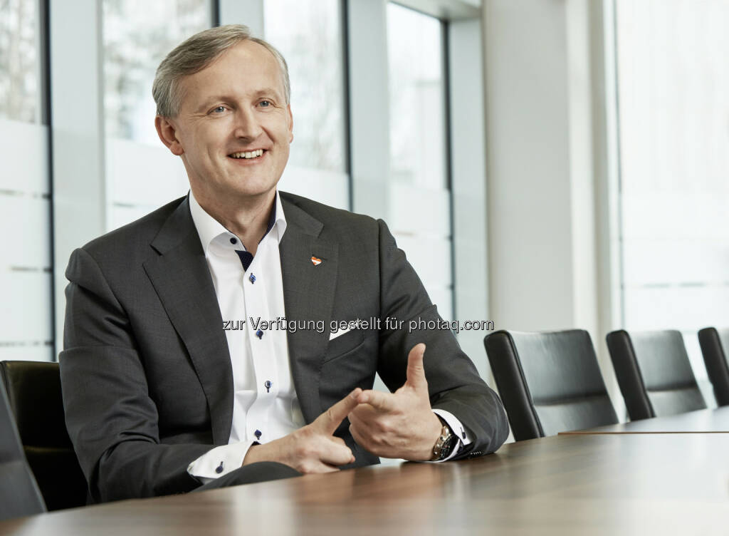 Alexander Deopito (Vors. Geschäftsleitung von Lidl Österreich) : Lidl Österreich ermöglicht Kreditkartenzahlung mit 
Mastercard und Visa in allen Filialen ab 1. September : Fotograf: Andreas Hechenberger/Fotocredit: Lidl Österreich, © Aussender (01.09.2015) 