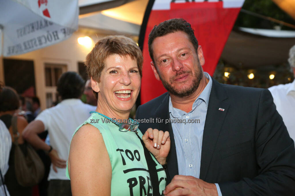 Brigitte Wolf (ORF) und Michael Lang (APA), © APA/Ludwig Schedl  (02.09.2015) 