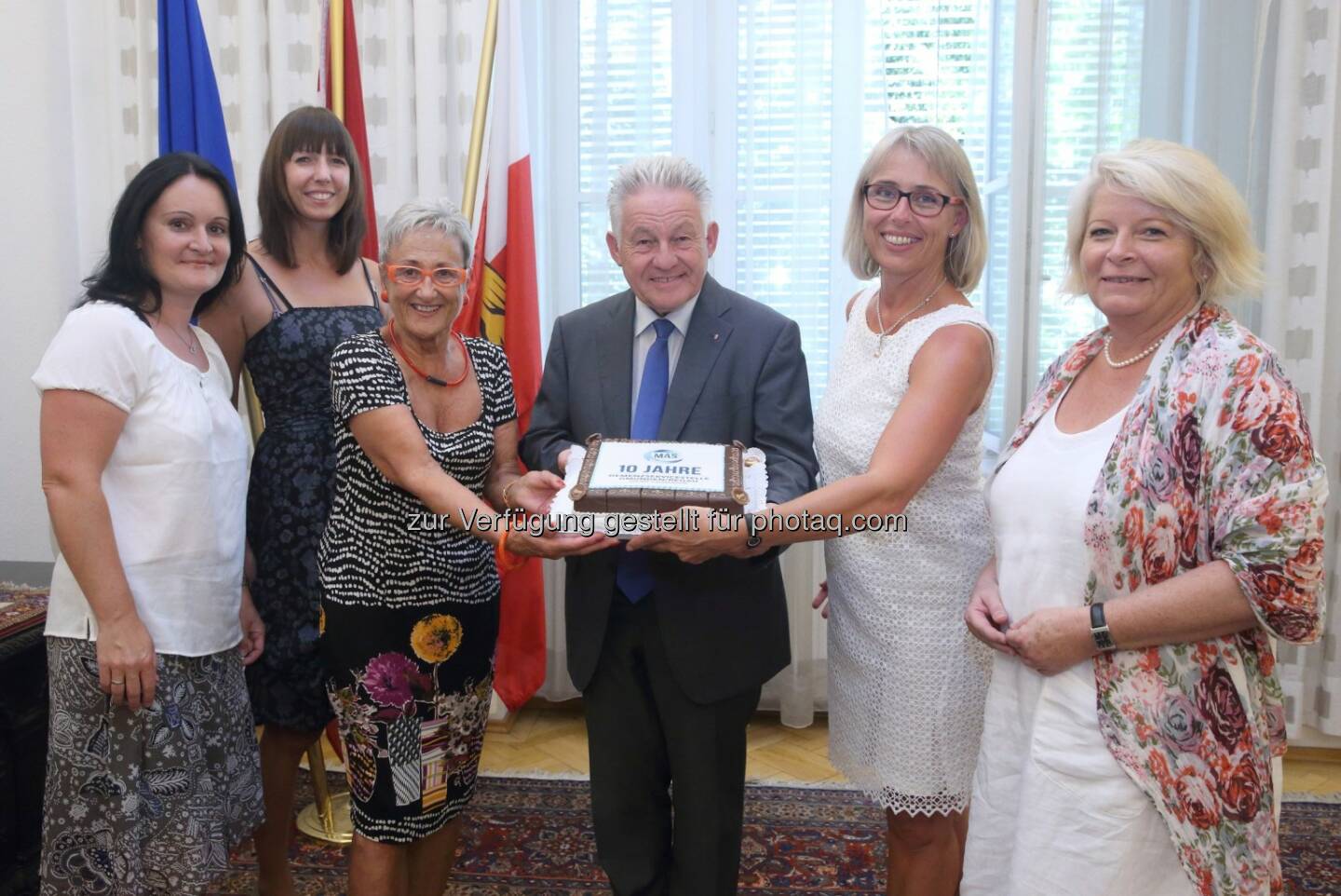 Stefanie Plötzeneder, Carmen Viereckl, Felicitas Zehetner, LH Josef Pühringer, Edith Span, Gabriela Rathje : LH Pühringer gratuliert für 10 Jahre Demenzservicestelle Gmunden/Regau der MAS Alzheimerhilfe : © Denise Stinglmayr