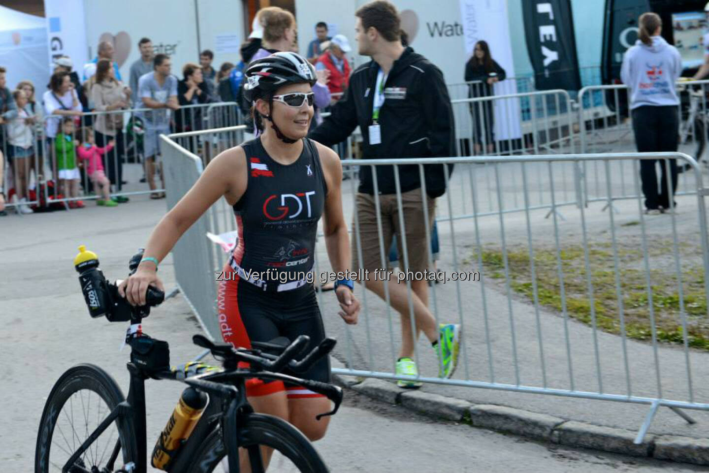 Martina Kaltenreiner auf dem Weg aus der Wechselzone zu 90,1km Bike